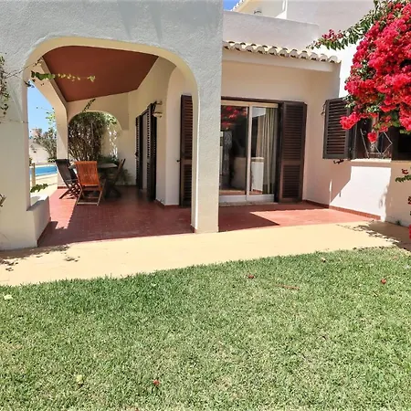 Pedro - Swimming Pool - By Bedzy Албуфейра